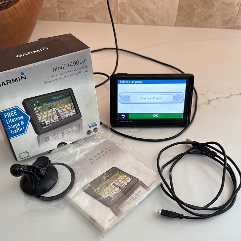 Garmin nuvi 1490 LMT in box with manual